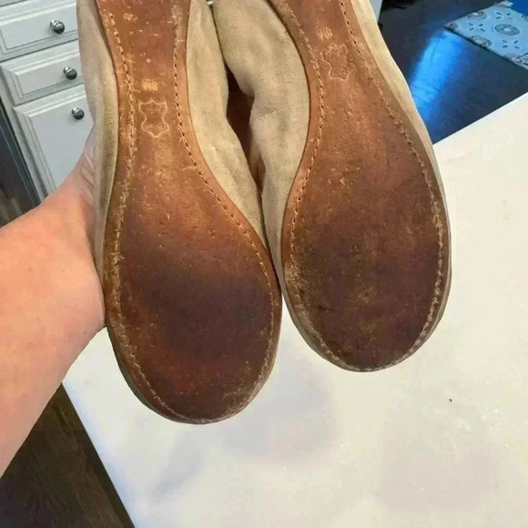 Tory Burch taupe leather ballet flats with gold Tory logo size 8 excellent - Picture 9 of 9